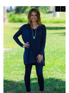 Piko Women's Red Long-Sleeve V-Neck Tunic Top